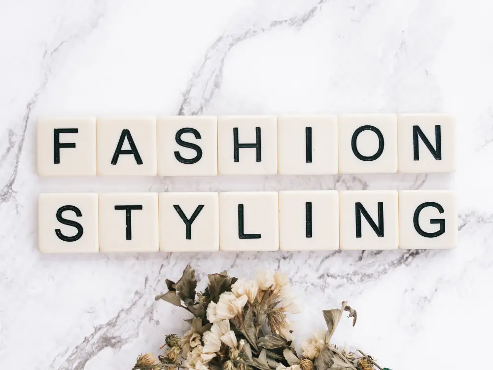 "Estilo atemporal para mulheres 40+: elegância e conforto em um look clássico"