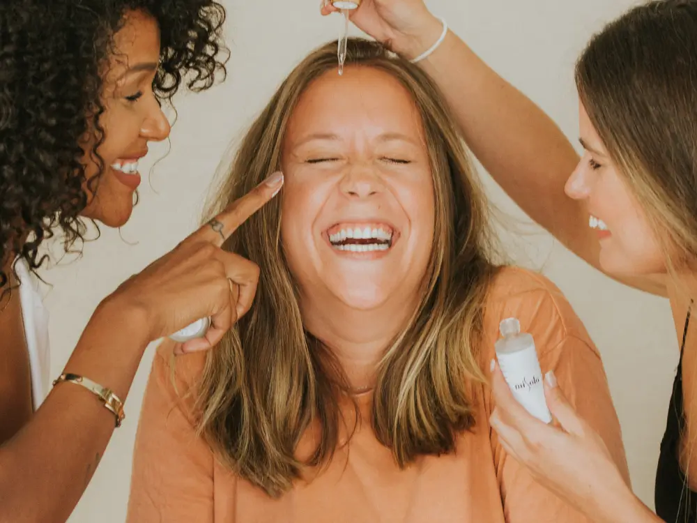 Aos 40+, sua beleza pede inteligência: descubra a vitamina C certa para sua pele.nn