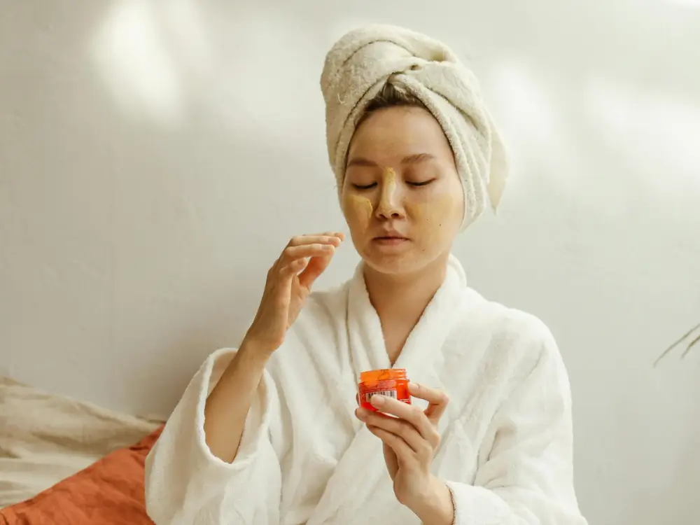Aos 40+, sua beleza pede inteligência: descubra a vitamina C certa para sua pele.nn
