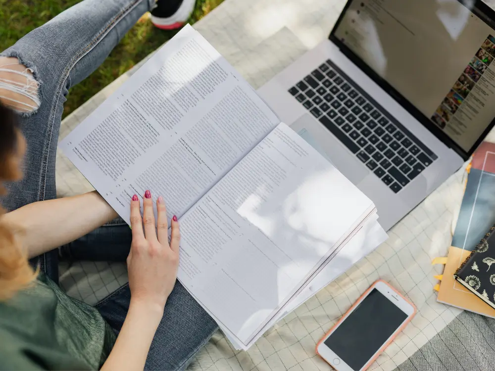 10 Livros que Guiam Mulheres 40+ ao Sucesso e Empreendedorismo