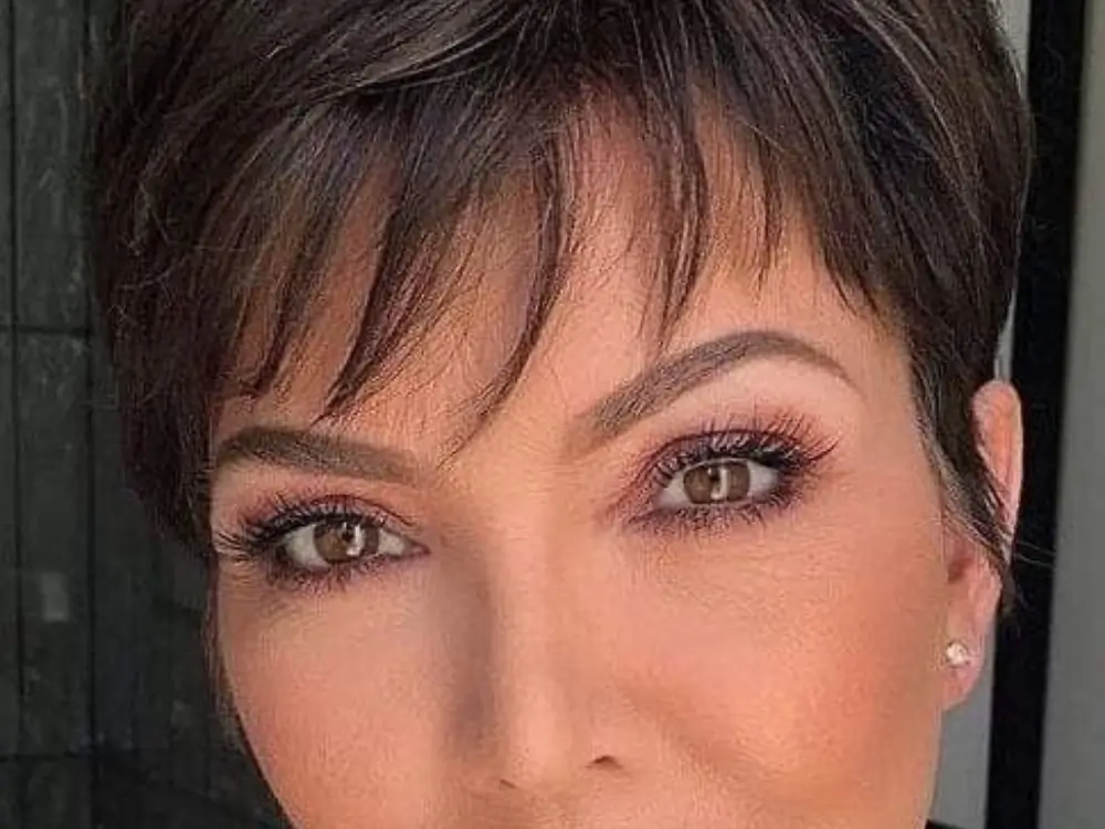 “Maquiagem natural para pele madura: realce sua beleza com leveza e praticidade.”