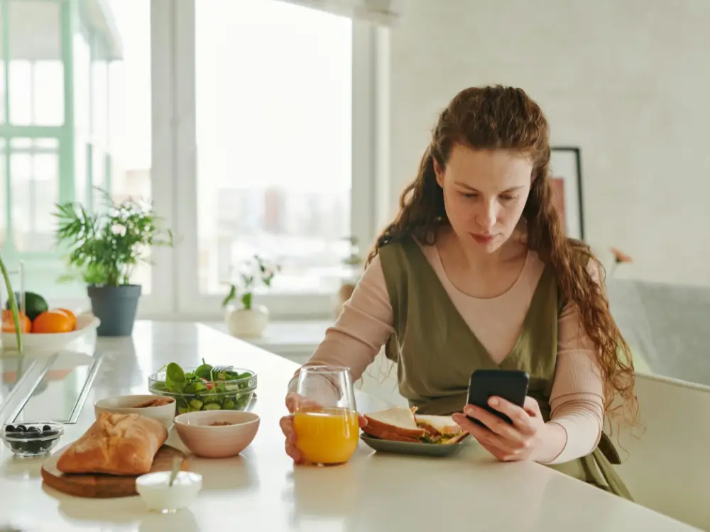 Menopausa: Alimentos que podem estar piorando seus sintomas